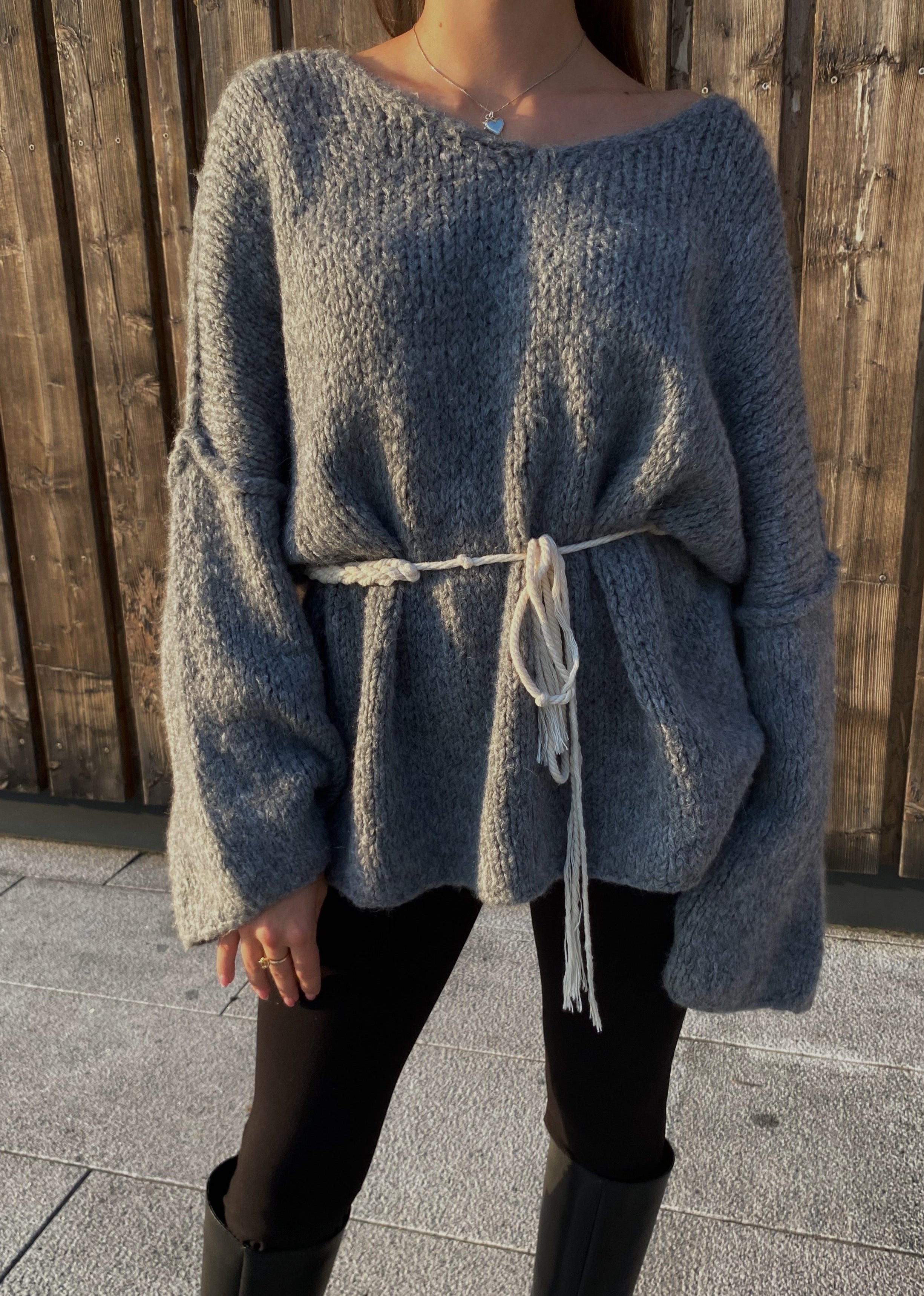 Airy knit open neck